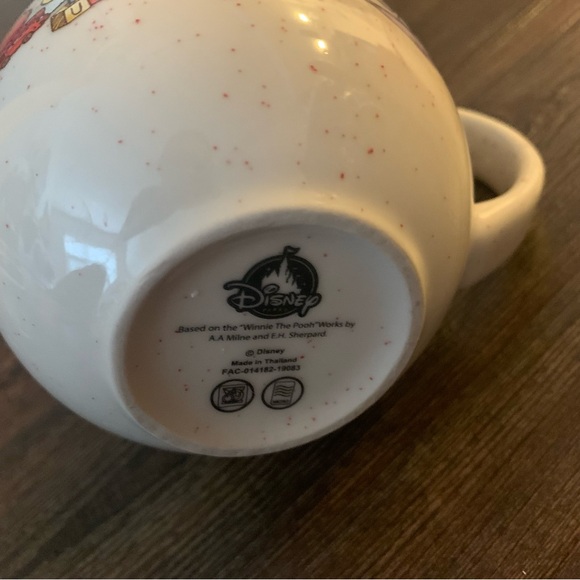 Disney Winnie the Pooh Ceramic Mug with British Flag - Picture 4 of 4